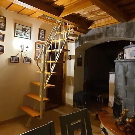 Sarkanyles Vendeghaz *