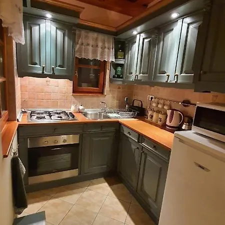 Sarkanyles Vendeghaz