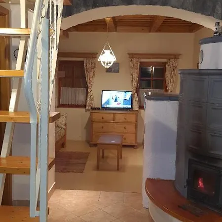 Sarkanyles Vendeghaz *