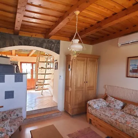 Sarkanyles Vendeghaz *