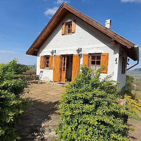 Sarkanyles Vendeghaz *