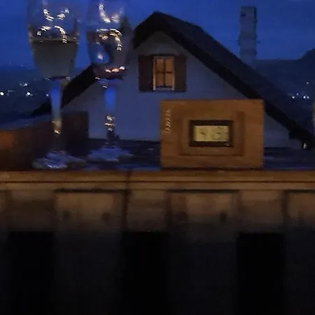 Sarkanyles Vendeghaz